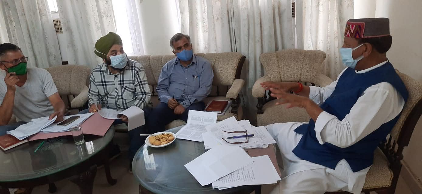 कृषि विभाग के अधिकारियों के साथ कृषि कार्यों सम्बन्धी समीक्षा बैठक