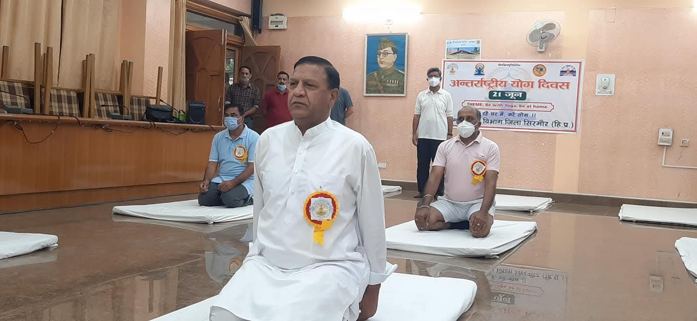 नाहन में योग दिवस का आयोजन