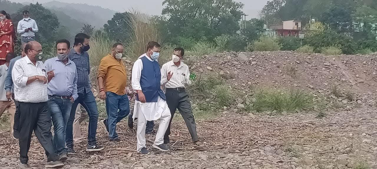 कून-नैहरला सड़क पर प्रस्तावित पुल निर्माण स्थल का जायजा