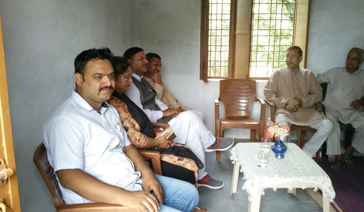 बैठक की व लोगों की समस्याओं को सुना