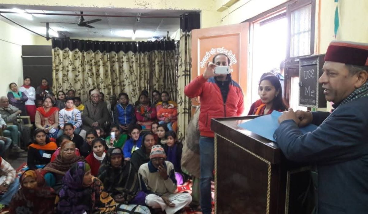 चिकित्सा शिविर का शुभारम्भ एवं सम्बोधन करते हुए।