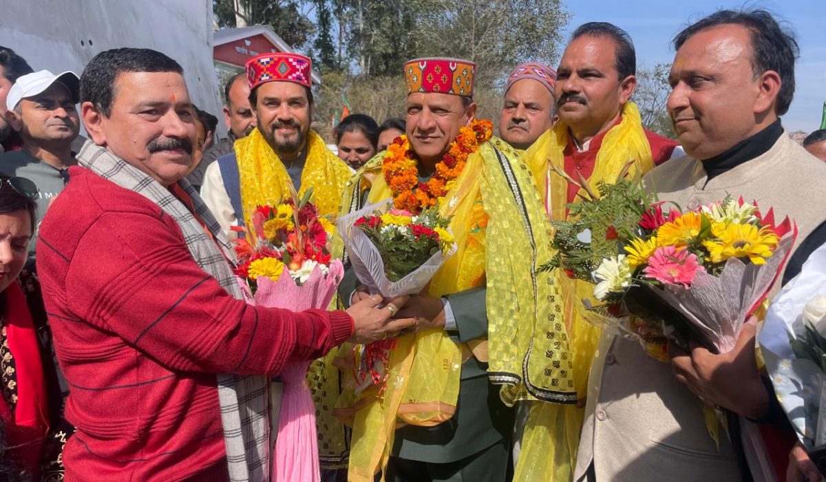 भाजपा प्रदेश अध्यक्ष डॉ. राजीव बिंदल ने रविवार को कांगड़ा जिला के देहरा में आयोजित राज्य स्तरीय भाजपा पूर्व कर्मचारी प्रकोष्ठ अभ्यास वर्ग में भाग लिया।   पूर्व केंद्रीय मंत्री एवं सांसद श्री अनुराग ठाकुर जी की गरिमामयी उपस्थिति कार्यक्रम में रही।