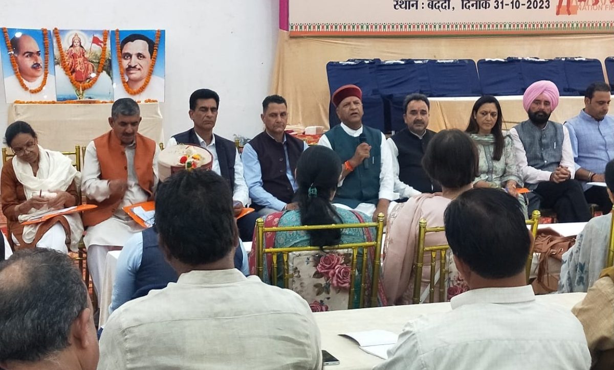 डा. राजीव बिन्दल सोलन भाजपा की बैठक में रहे उपस्थित