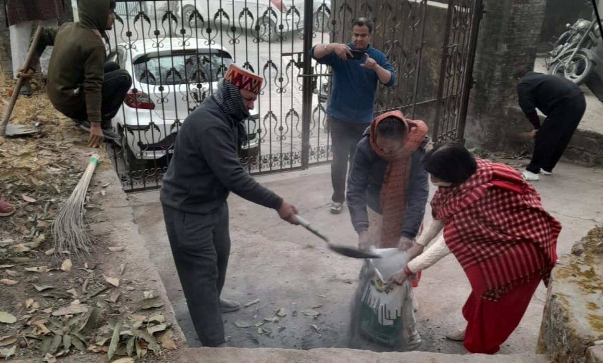 नाहन के धार्मिक स्थलों पर स्वच्छता अभियान