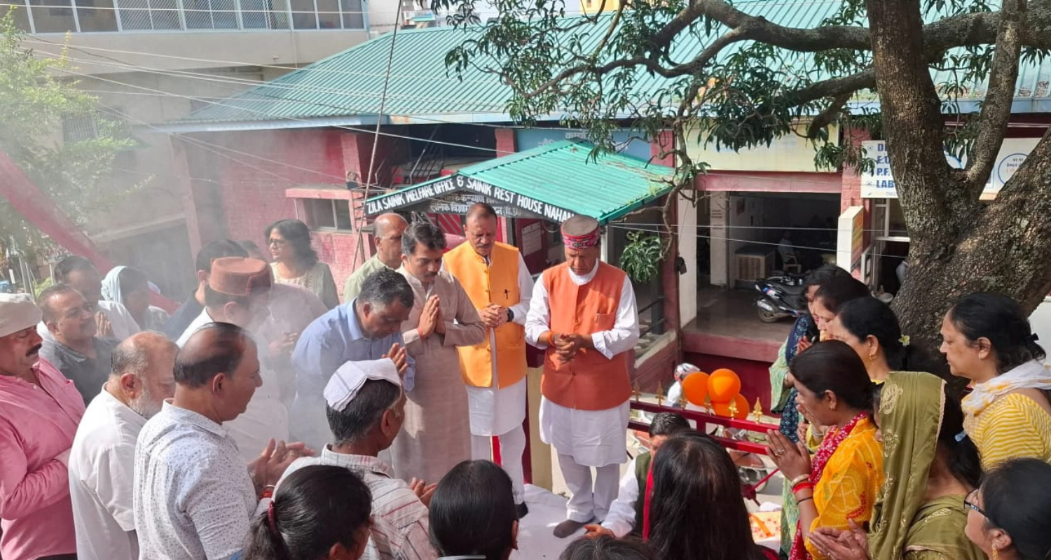 महाराजा अग्रसेन की प्रतिमा पर डा. बिन्दल ने माल्यार्पण किया