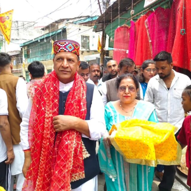 आज शूलिनी मेले के शुभारम्भ अवसर पर माँ शुलिनी मंदिर, सोलन में पूजा अर्चना कर माता का आशीर्वाद लिया।
 समस्त प्रदेश और सोलन वासियों को शूलिनी मेले की बहुत-बहुत बधाई।
 माँ शूलिनी की कृपा आप सब पर बनी रहे।
